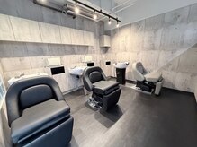 リノヘア プラス 関内店(RINO hair+)の雰囲気(フルフラットなシャンプー台で至福な時間をお過ごしください!)