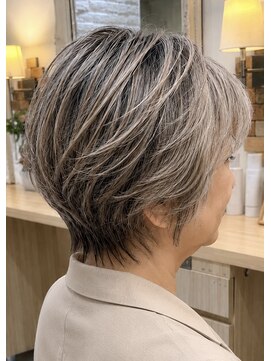 アッシュ 白楽店(Ash) 大人の白髪ぼかしショート