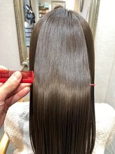 縮毛矯正でもないダメージ０でストレートな質感と驚きの艶が手に入る最新のトリートメント髪質改善メニュー