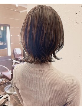 ティーシェル(TIECHEL) 小顔イメチェン、ブルーグレージュカラーくびれレイヤーボブ