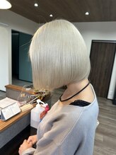パイントゥリー 伊賀上野店(Pine tree) ハイトーンボブ