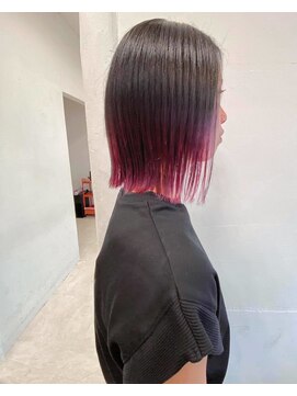 コニーズヘアサロン(Connie's Hair Salon) 黒赤のグラデカラー♪