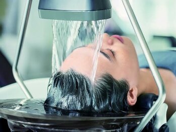 ヒール スパジオ(HEAL SPAZIO)の写真/メンズの頭皮を救う★頭浸浴ヘッドスパで頭皮の巡りを促進し、抜け毛予防＆育毛促進！
