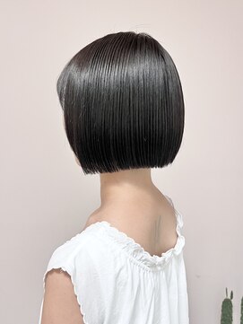 ヒビヲ(HIBIO) 切りっぱなしボブタッセルボブダブルカラーブルーブラック