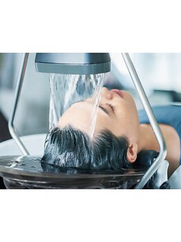 【大宮駅東口３分】「かけ流し×浸け込み」で叶える新体感ヘッドスパメニューの◇頭浸浴◇導入店♪[大宮駅]