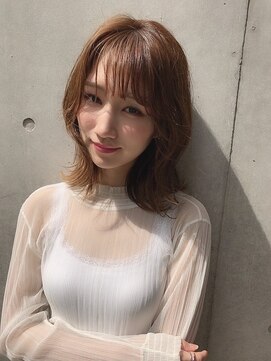 アイユー(ii+U) ミディアムレイヤー　ことりベージュ　ぱっつん前髪