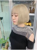 ホワイトブロンドボブ