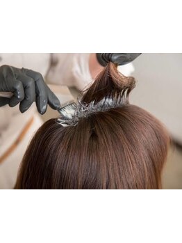 天然由来成分配合のオーガニックカラーで髪と頭皮を優しくケア。髪本来の美しさを取り戻し美しい仕上がりに