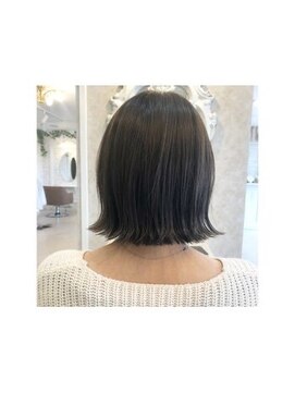 フィルムバイルシア(FILM by lucia) パツンと切りっぱなし、タッセルボブ