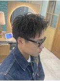 スーツ短髪ツーブロック束感モテる黒髪シークレットパーマ流行