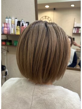 グロウアップバイトゥエンティーフォー 稲葉(glow up by24) 丸みシルエットの大人ナチュラルボブ