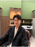 20代メンズ向けセンターパート｜色気と動きのメンズパーマ