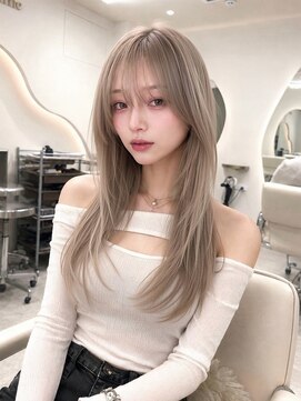 ミラ 新宿(MILA) ブリーチ2回で叶うホワイトミルクティー