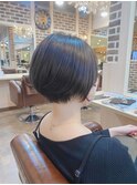 大人可愛い20代30代40代黒髪前下がりショートボブ丸みショート