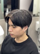 クロムトウキョウ ザ バーバー ネオン 新宿店(CHROM TOKYO the Barber ne/on) センターパート/メンズ