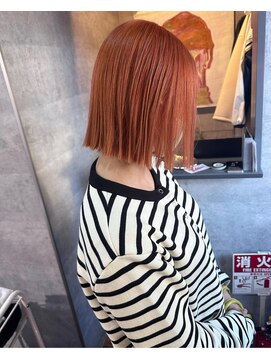 ガーデンヨコハマ(GARDEN YOKOHAMA) オレンジ ボブ 切りっぱなし 外ハネ ブリーチ デザインカラー