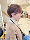 マッシュバングショートピンクベージュイヤリングカラー