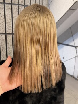 ダブ アオヤマ(DaB AOYAMA) 【黒染め落とし】一年黒染め続けてたベースから最大限ハイトーン