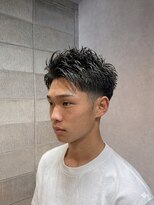 ワンワンオー バーバーショップ コンチネンタル(@110 BARBER SHOP continental) センターパートフェザーパーマミドルフェード