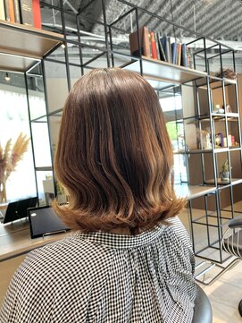 ユリイカビヨウシツ 外ハネミディ