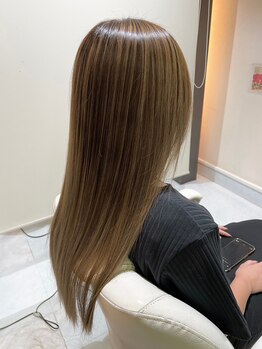 イマージュヘアーの写真/丁寧なカウンセリングで年代別の悩みを解決♪広々した店内は、日々の喧騒を忘れるくらい心地良い癒し空間◎