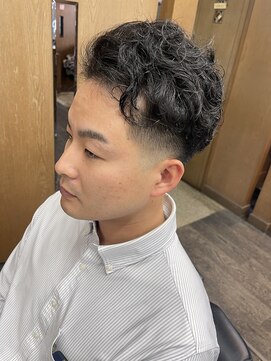 グラスヒビキ ローフェードパーマ