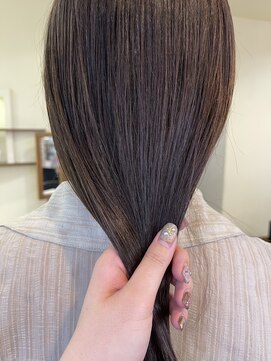 シーク(CEEK NO.4) ブリーチなしハイライトで透明感カラー