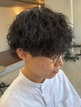 フゥ 宇都宮(FeU) 緩め波巻きスパイラルパーマシャドウパーマメンズマッシュウルフ