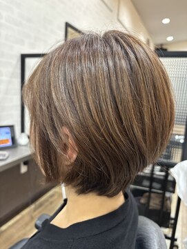 ベルシュヴー(belles cheveux) くびれショート