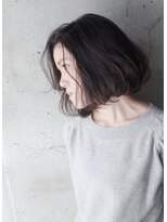 エール(a:le) ブルーアッシュ切りっぱなしボブ