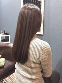 マットブラウンの艶髪で広がりを抑えたスタイル☆