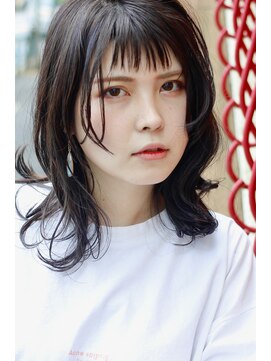 トプカピ(TOPCAPI) ショートバングのレイヤースタイル