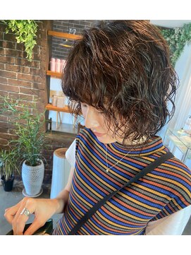 ジャンナ(Janna) お洒落なパーマスタイル