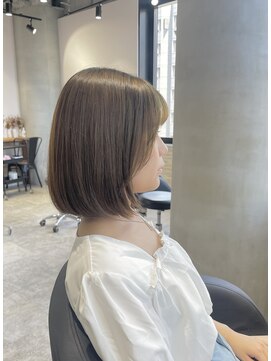 リーオオサカ(Lee Osaka) 【カット+カラー】レイヤーボブ×柔らかベージュ/新出奈津樹