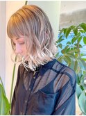 切りっぱなしボブプラチナブロンドレイヤカットウルフカット