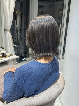 リン(Lin) ぷつっと切りっぱなしボブ