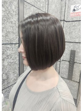 ヘアリゾート粋 ドゥオ 新宿南口店(dua) 【イルミナカラーで創る大人女子の前下がり艶ボブ】黒田麻実子