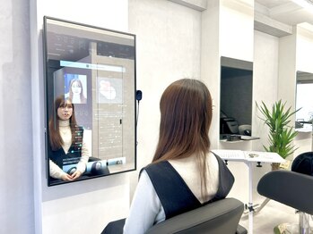 ゴート(GHOAT)の写真/【全国希少サロン】AI搭載スマートミラーがお客様のお顔の骨格、パーツを診断して似合う髪型を映像でご提案