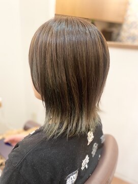 フリージア(freesia) 30代40代50代/外ハネミディアム/オリーブカラー