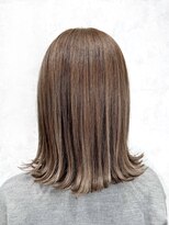 デミヘアー(Demi hair)&nbsp;ハイライトベージュカラー、外ハネボブ