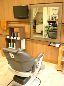 ヘアーサロン イソベ(Hair salon ISOBE)の写真/【cut＆shaving＆spa¥3900】メンズの為の完全プライベート空間。ヘッドスパで頭皮の汚れもすっきり。