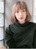 重めボブ　ミルクティーベージュ