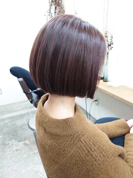 ファム 札幌大通(fam) 30代40代前下がりストレート大人ボブリップライン