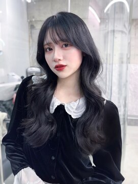 フィヴェント(Fivent) 黒髪×くびれウェーブヘアはニュアンスパーマで/骨格診断カット