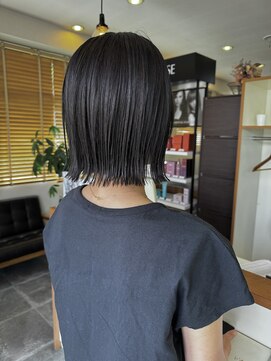 アトリエフィール 佐竹 プツッと切りっぱなしボブ 001