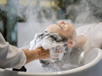 キュキュ(CuCu)の写真/【人気の頭浸浴も取扱い有◎】日頃の癒しも、頭皮環境の改善も同時にできる当店自慢のヘッドスパです☆