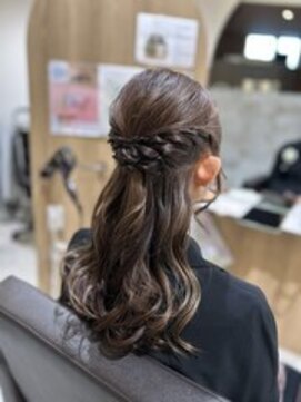 ビオトープ(biotope) ハーフアップアレンジ