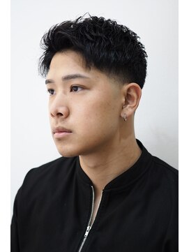 ヨシザワインク プレミアム 横浜 桜木町店(YOSHIZAWA Inc. PREMIUM) 黒髪短髪束感刈り上げツーブロックビジカジ