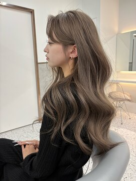 ロール 博多(Role) レイヤーカット/ダブルカラー/ブリーチ/ミルクティーベージュ