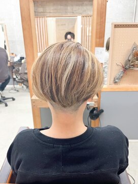 ユッカ エルア 武庫之荘南口(YUCCA elua) 【elua 角床】刈り上げショート!